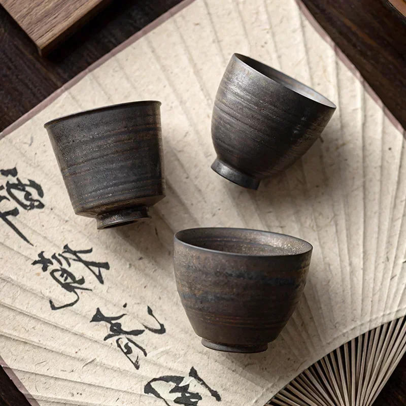 Handgefertigte, goldglasierte, dünne Keramik-Teetasse – handwerklich hergestellte Master-Tasse aus grobem Ton für Kung-Fu-Teezeremonie, Retro-Personen-Teetasse