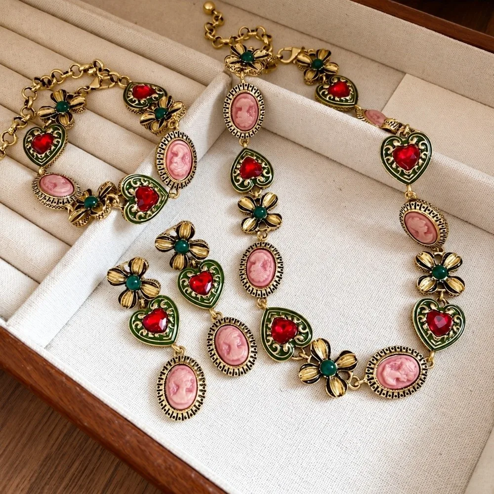 Court-style Vintage Metal Necklace Flower and Heart Diamond-bordered Collar Chain Adjustable Exquisite Bracelet Earrings Jewelry
