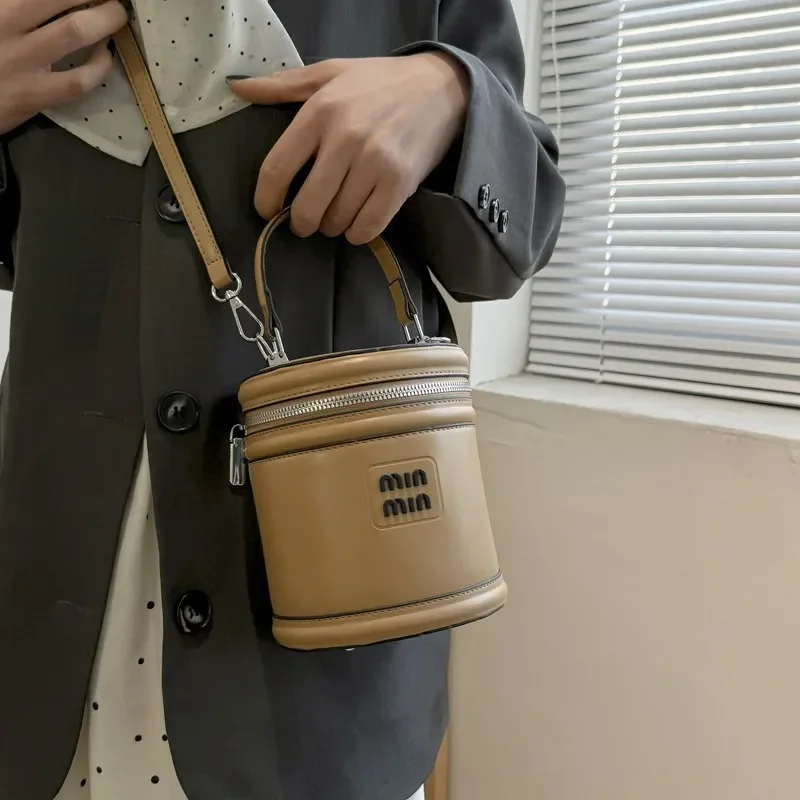 Borsa a secchiello convertibile stile K 2025 Borsa a tracolla/tracolla portatile di lusso da donna con bestseller di artigianato artigianale