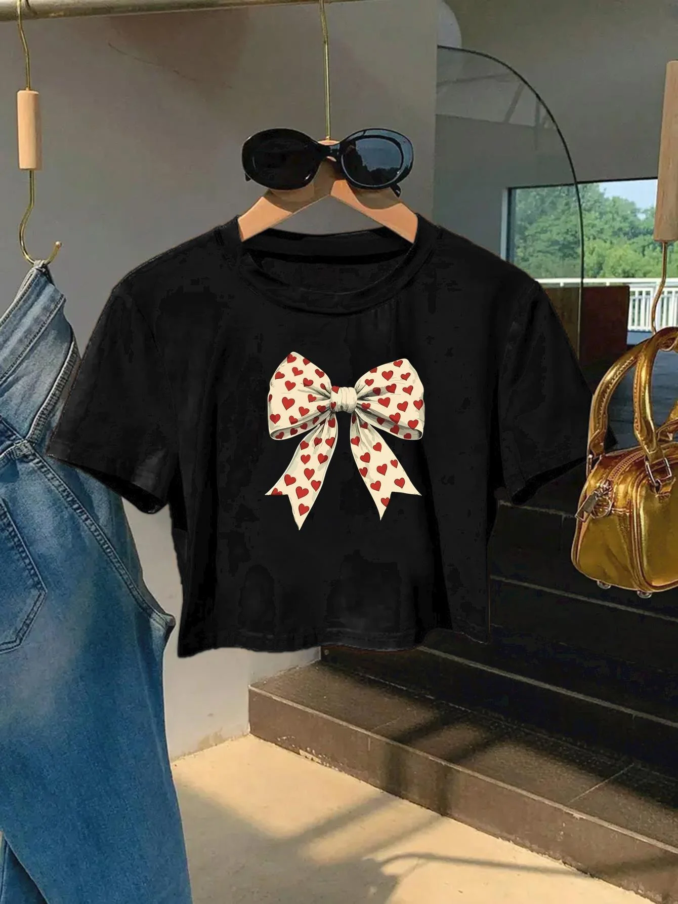 

Женская повседневная футболка с круглым вырезом и короткими рукавами, с принтом в виде сердечного банта и геометрическим узором, модная и удобная для весны/лета