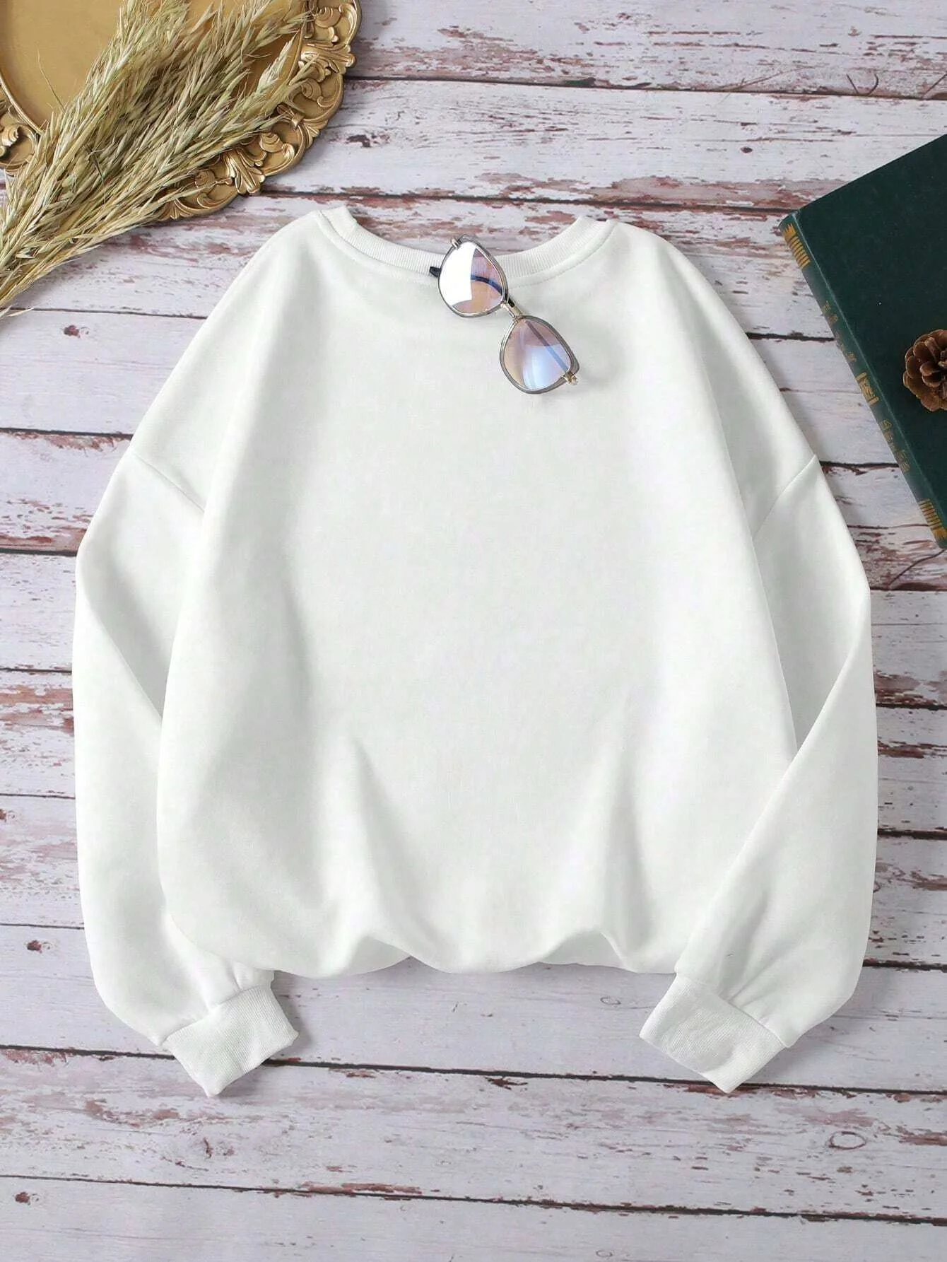 European And American Autumn Style City Building Paris Letter Print White Round Neck Long Sleeve Casual Sweatshirt