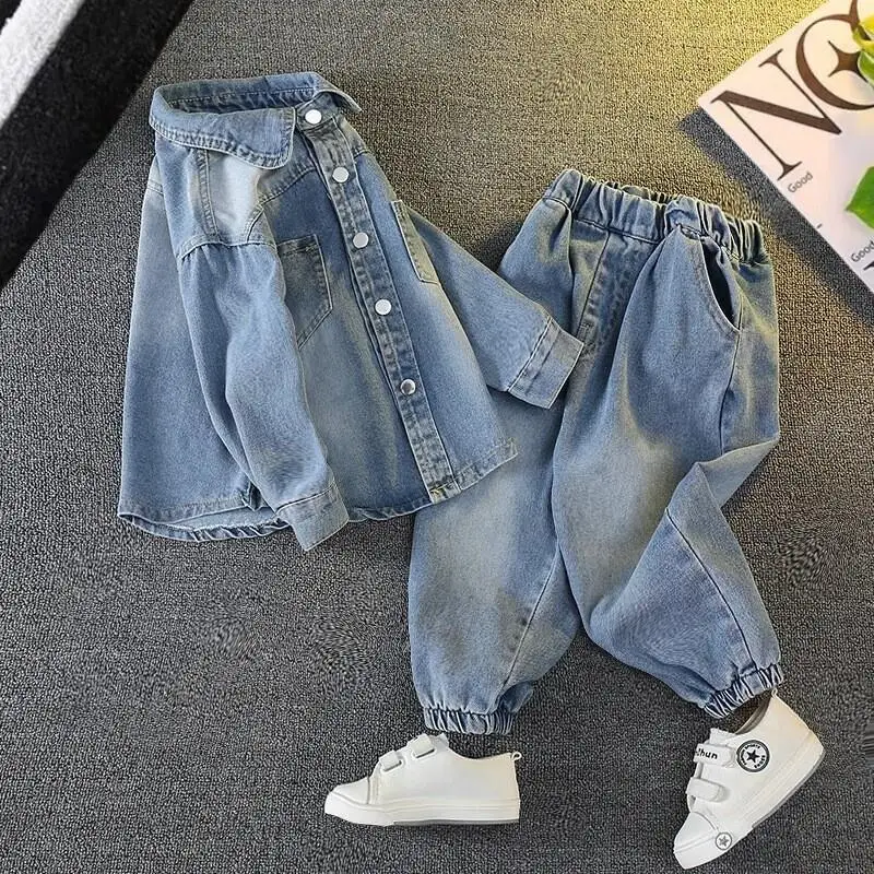 

Джинсовый комплект для мальчиков: куртка и брюки, для малышей и детей, весна-осень 2026, модный, стильный, милый