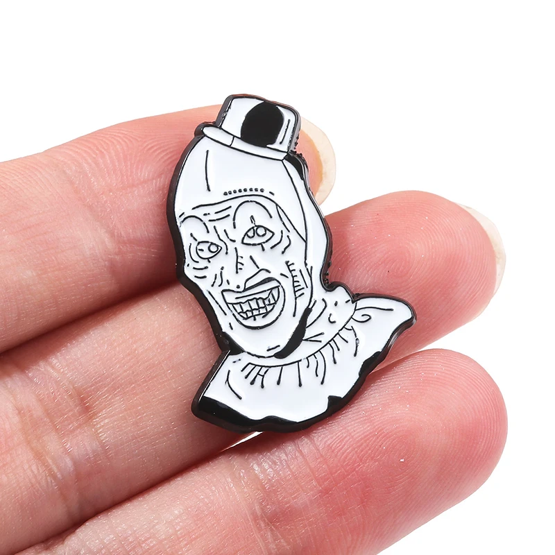 

Брошь Terrifier Art The Clown, модная булавка в стиле аниме, мини-значок Terrifier, реквизит для косплея, костюм для вечеринки, реквизит на Хэллоуин