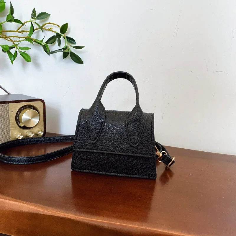 

2025 Spring Korean Fashion Mini Handbag Solid Color Textured Messenger Lipstick Pouch