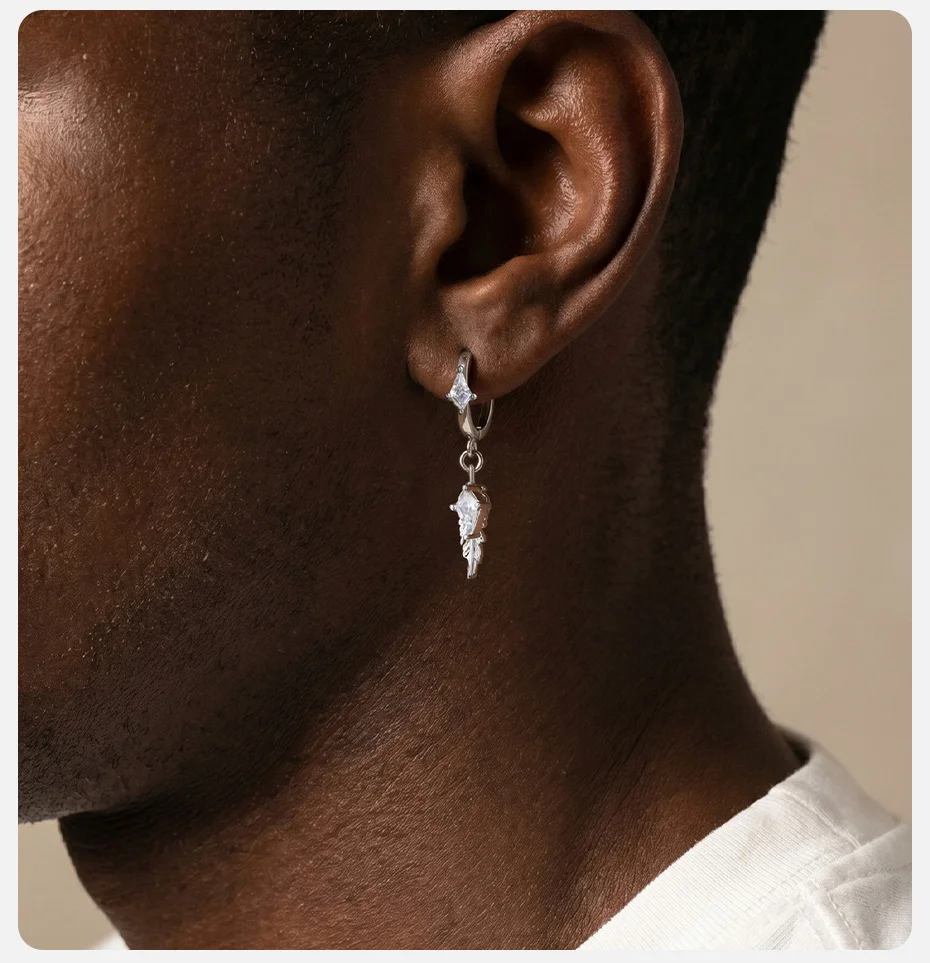 Vnox Gothic Flügel-Hängeohrringe für Männer, Kupfer-Feder-Rhombus Rot Klarer Zirkon Huggie-Ohrringe Punk Hip-Hop Schmuck Geschenk – Detail 3