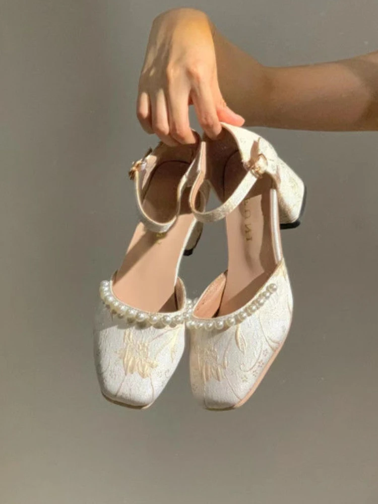 White Elegant Mary Janes Shoes Women Pearl String Vintage Sweet Pumps Shoes Female Floral Print France Fairy Shoes 2023 Summer