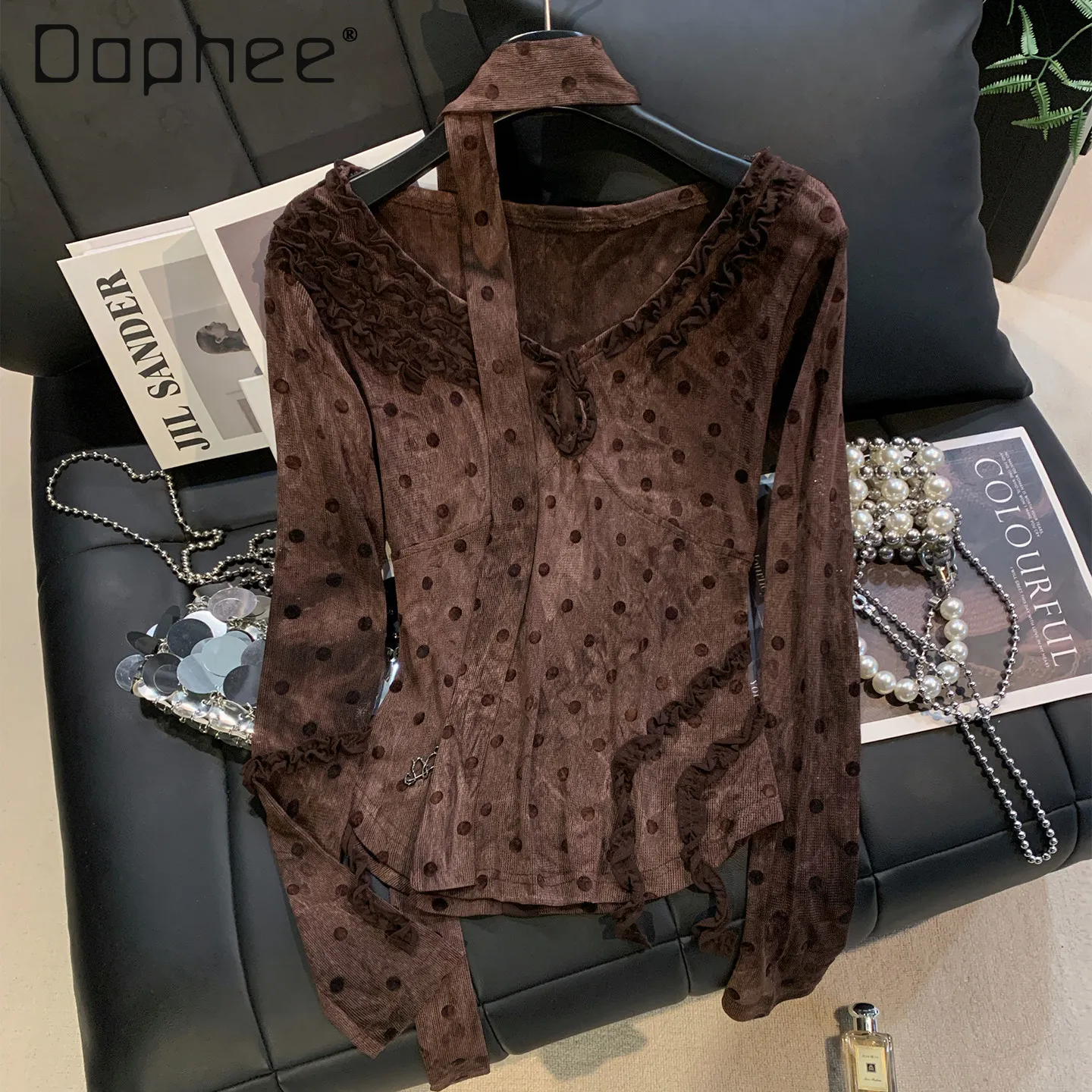 

Retro-style Ruffled Polka Dot V-neck Long-sleeve T-shirt for Women 2026 Spring New Korean Chic Slim-fit High-end Elegant Top