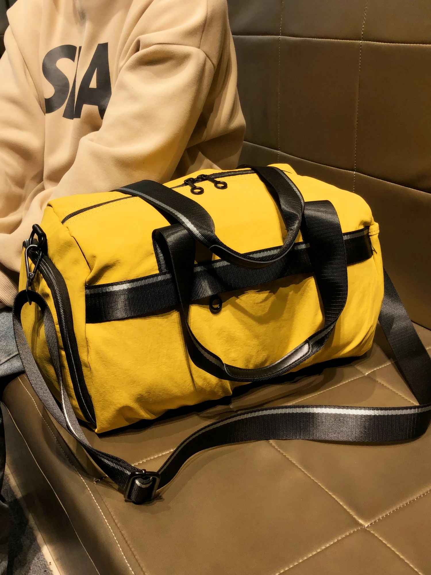 borsa-da-viaggio-di-marca-hong-kong-2025-nuova-borsa-sportiva-e-fitness-grande-capacita-borsa-da-viaggio-alla-moda-per-viaggi-d'affari-e-attivita-all'aperto