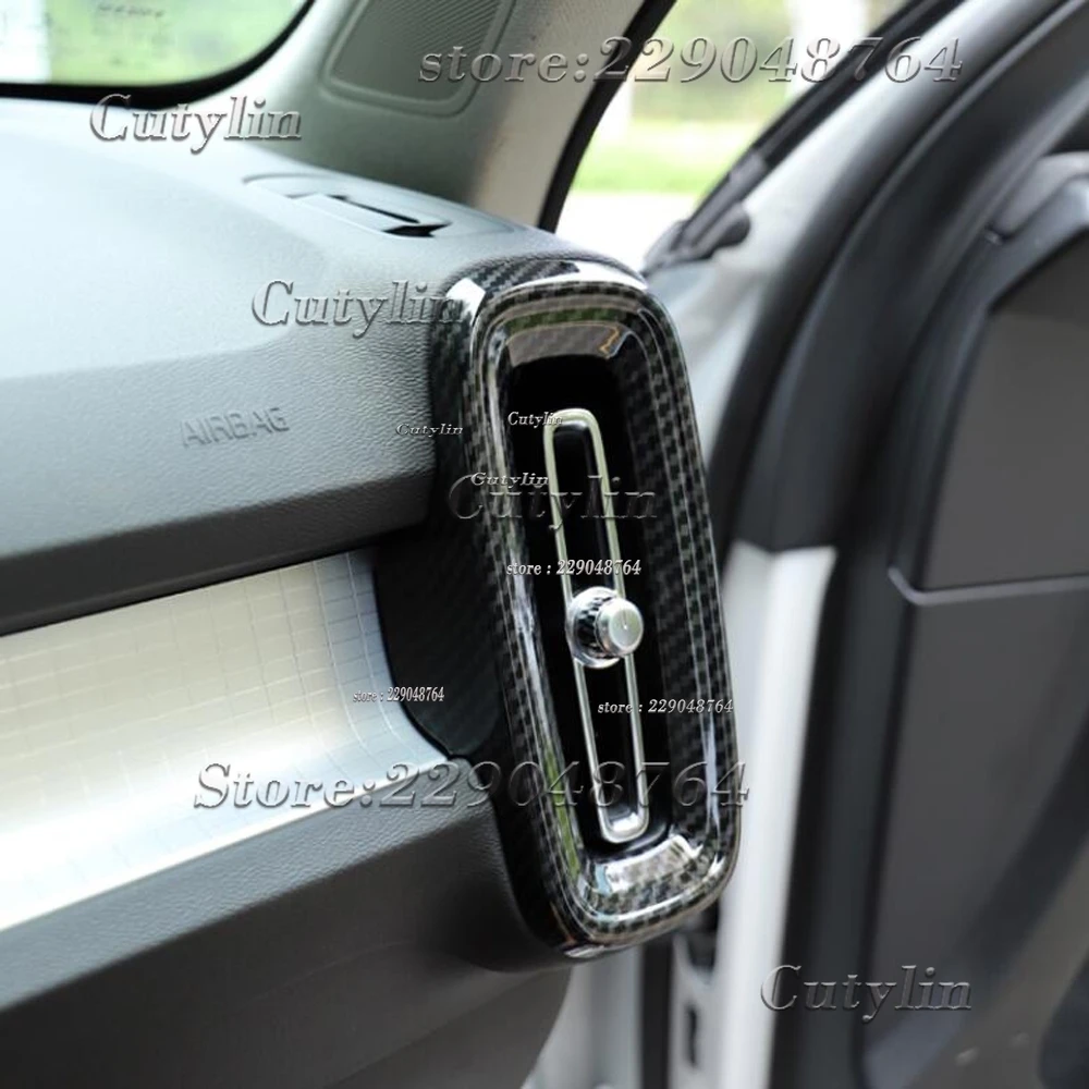 Kit de molduras interiores Volvo XC40 de fibra de carbono 2019-2021 con cubierta del airbag del tablero con textura de fibra de carbono negro, moldura cromada y botón central en acabado negro y plateado