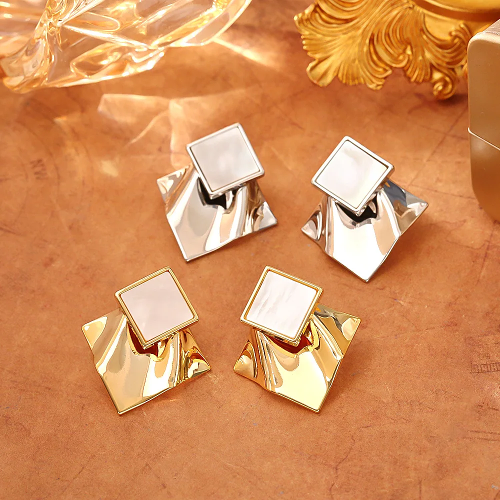 

Fashionable and Exquisite Geometric Earrings Cold Style Metal Flake Diamond Earrings Niche Temperament Earrings for Women