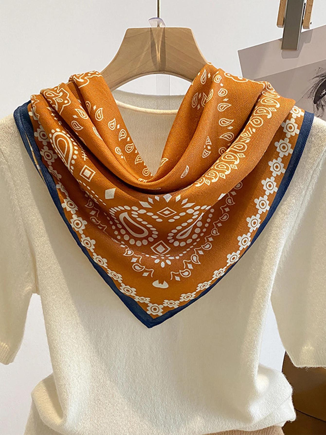 70 cm quadratischer Schal mit Cashew-Print für Damen, atmungsaktiv, Kunstseide, Bandana, luxuriöses weibliches Halstuch, modisches Hijab, Frühling/Sommer – Detail 6