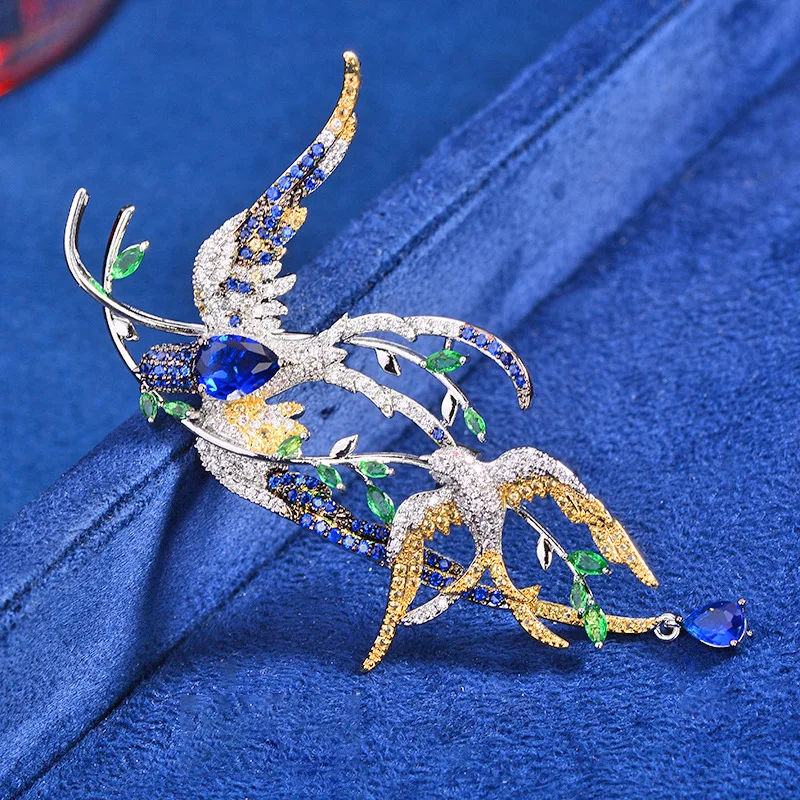 الراقية ابتلاع الببغاء كامل الزركونيوم بروش ضوء تصميم فاخر شخصية أنيقة اللؤلؤ الحيوانات الصدار اكسسوارات دبابيس