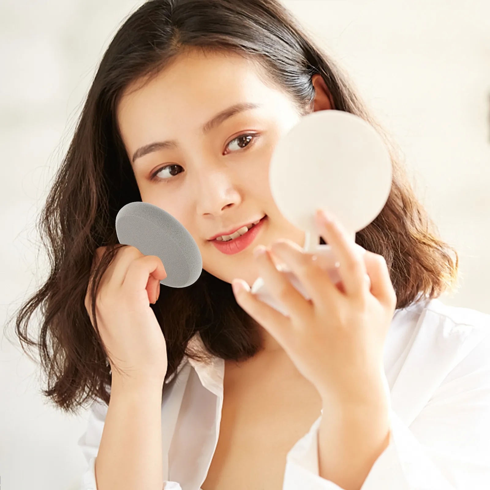 قطعتان من إسفنج المكياج البيضاوي الناعم للوجه، مناسب للفاونديشن والكونسيلر والبودرة السائبة، إسفنجة مكياج محمولة وقابلة لإعادة الاستخدام