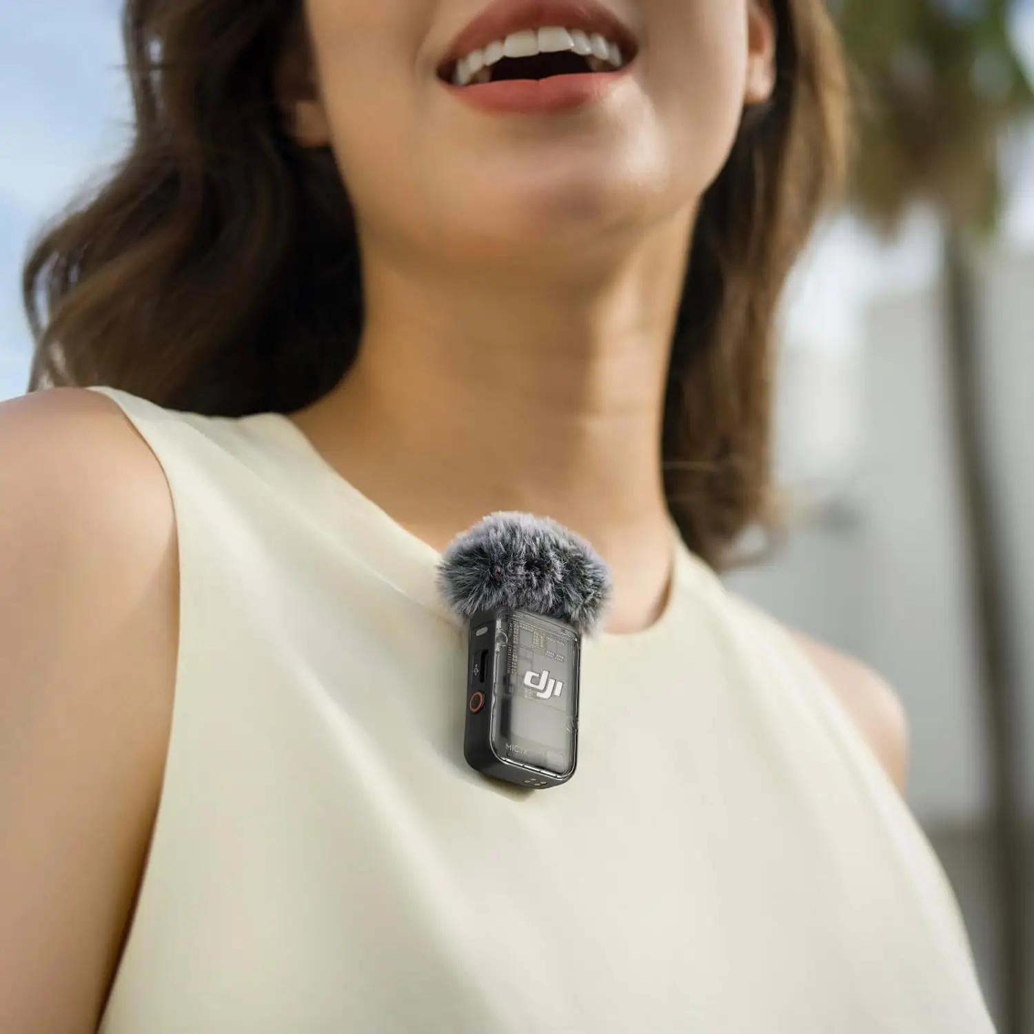 Refurbished Used DJI Mic 2 Transmitter Wireless Bluetooth Microphone with Intelligent Noise Cancelling 14-Hour Internal Recording 6-Hour Battery Magnetic Attachment for Vlogs view 4