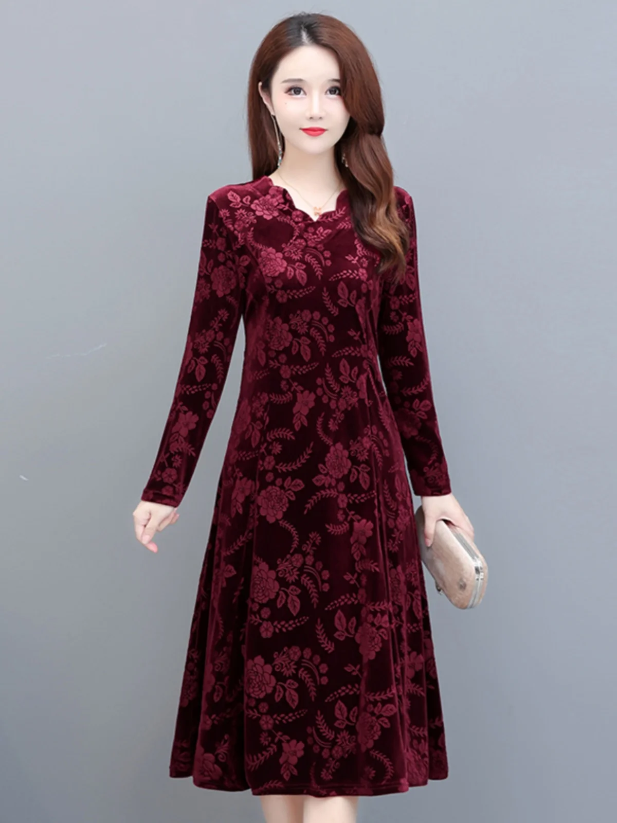 

Elegant Velvet Long Sleeve V-Neck Dress Mommy Style Fashionable plus Size Spring Autumn Winter Skirt for Middle-Aged Women