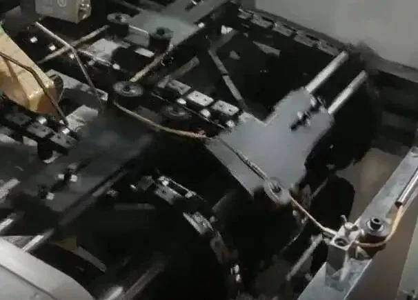 آلة مقبض الورق الملتوي عالية السرعة آلة الإلتصاق بمقبض الأكياس الورقية الجديدة #3