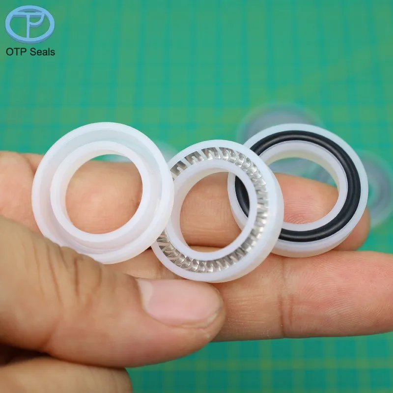 

Пружинное уплотнительное кольцо для вала из UHMWPE/UPE (полиэтилен сверхвысокой молекулярной массы) с V-образной пружиной и уплотнительным кольцом NBR, изготовленное на заказ на заводе.