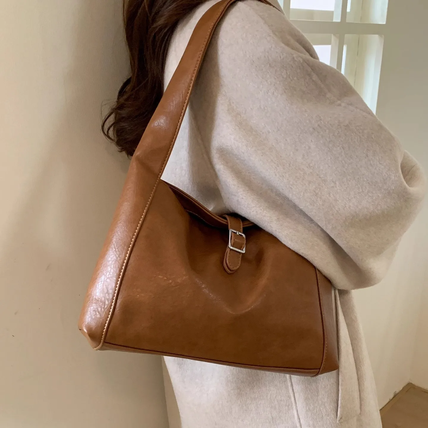 

Осень-зима 202, роскошная сумка подмышки, модная женская сумка через плечо, просторная сумка через плечо, универсальная сумка «день-ночь»