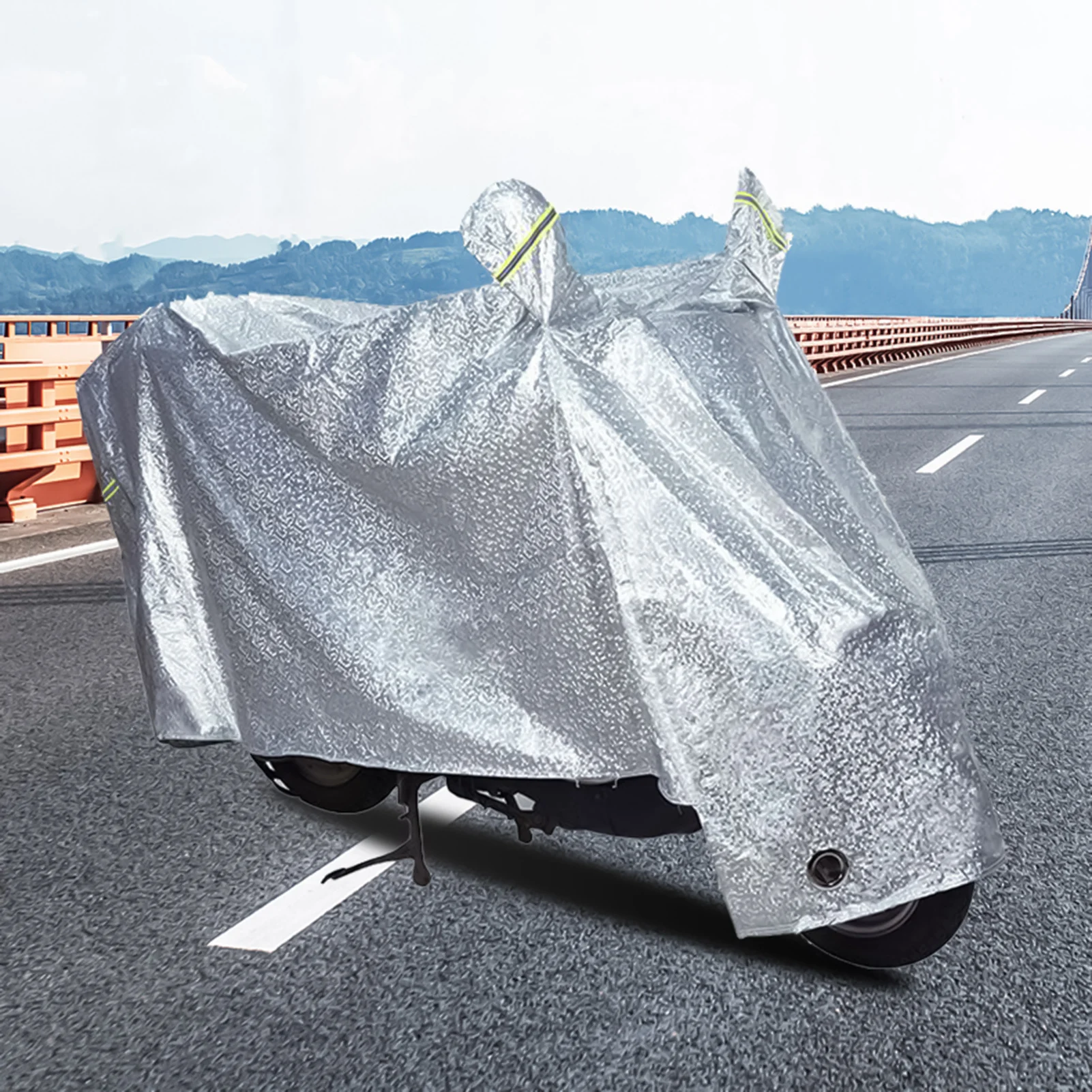 Heavy Duty Outdoor Motorcycle Cover Weather Resistant Aluminum Film Motorcycle Cover Suitable for Outdoor Use