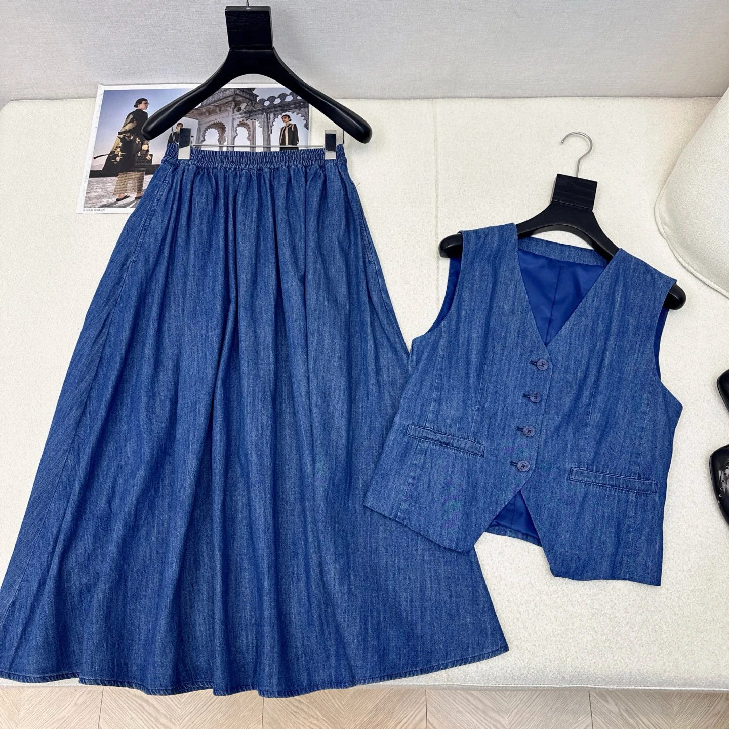 

New women's lightweight vest+elastic waist half skirt casual denim set