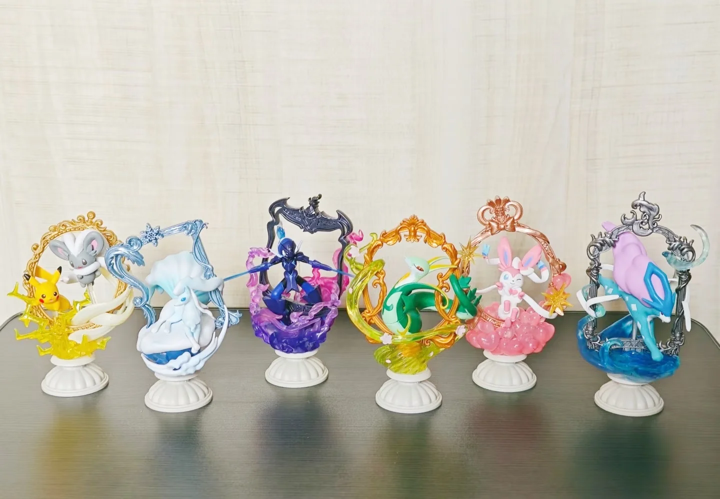 Re-Ment Pokemon Figure Collezione di cornici decorative Alolan Ninetales Ceruledge Serperior Pikachu Suicune Sylveon Giocattoli modello in PVC