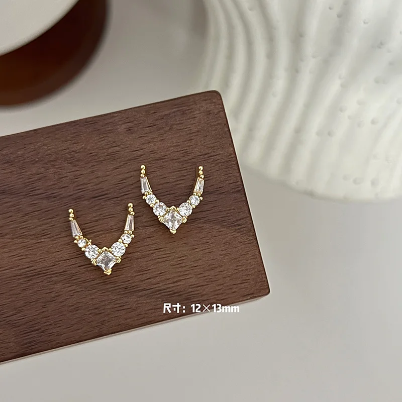 5 Stück vergoldete Kupfer-Zirkon-Nagelanhänger – Nagelkunst-Dekoration im französischen Stil mit glitzerndem Kristallrand, luxuriöser Nagelschmuck – Detail 25