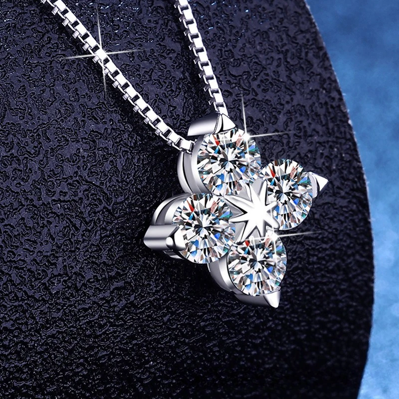 D-color Moissanite Necklace Platinum PT95018KGold Necklace, Women's Lucky Clover Collarbone Chain,Light Luxury and High-end Feel