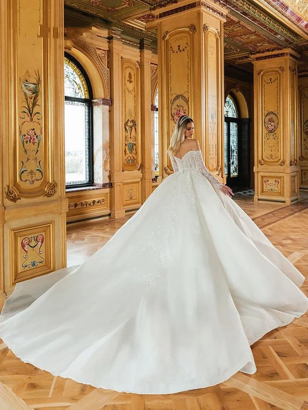تخصيص إثارة الديكور اللؤلؤ الكرة ثوب الأميرة فساتين الزفاف قبالة الكتف كامل الأكمام الدانتيل قطار المحكمة أثواب الزفاف