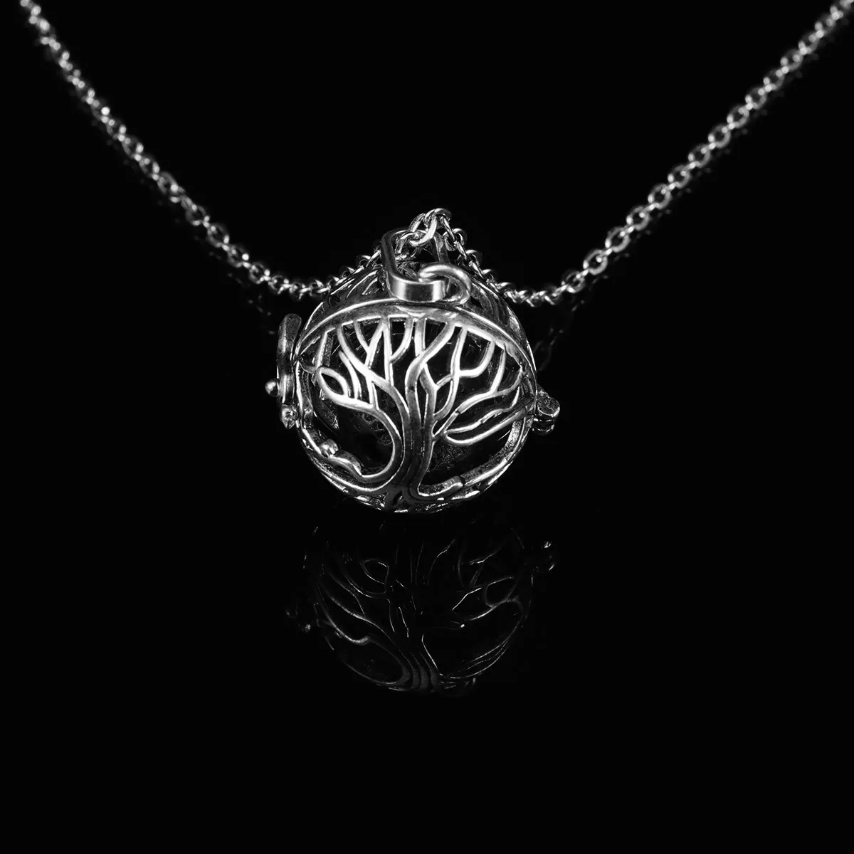 Pelelith Oil Diffuser Copper Necklace Hollow Out Design Mini Aromatherapy Pendant Diffuser Jewelry Air Freshener Decoration