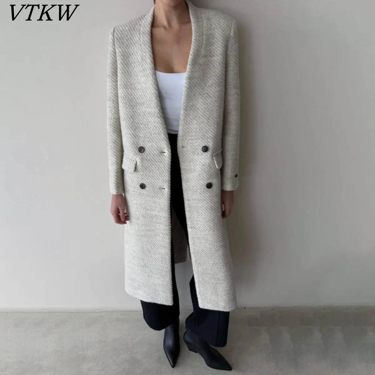 

VTKW Простой однотонный двубортный дизайн с v-образным вырезом — высококачественное длинное свободное пальто на весну и осень 2025 г.