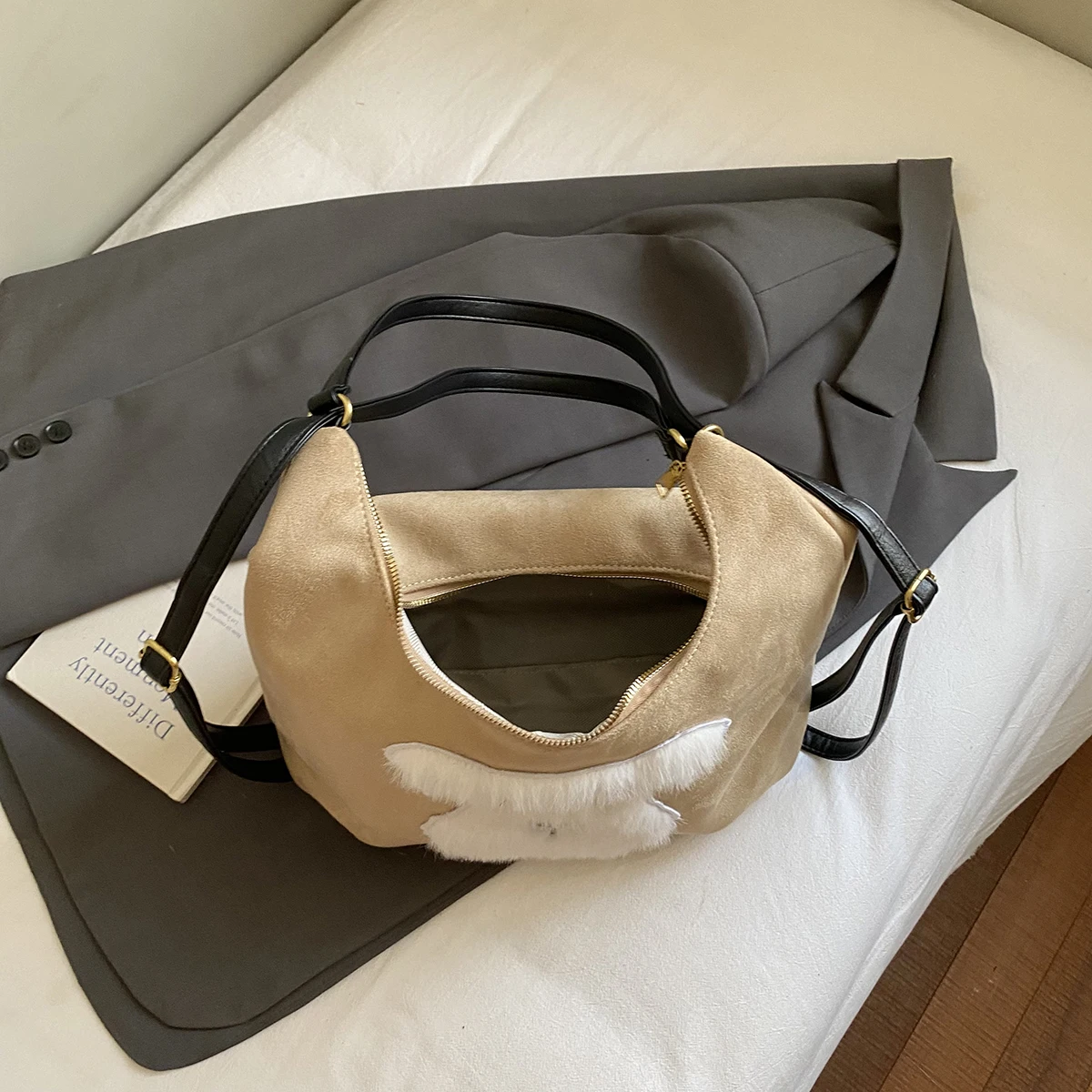 Herbst & Winter Damen Multifunktionale Umhängetasche Niedliche flauschige weiße Hundegesichtshandtasche Täglicher Gebrauch Seitentasche für Damen Rucksack