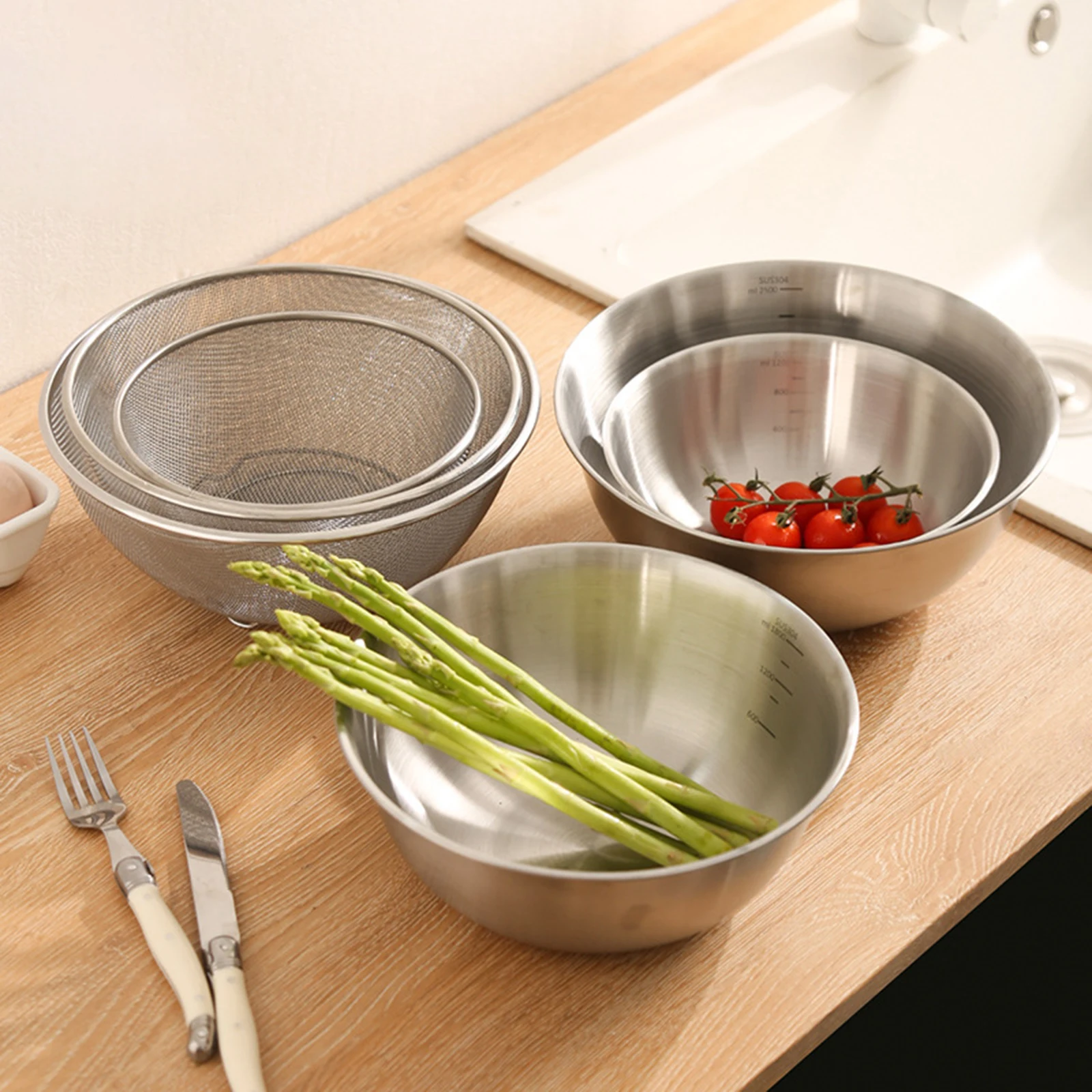 2 Pieces 304 Stainless Steel Drain Basket Set Salad Bowl Fruit Basket Scale Egg Bowl Microporous Colander Strainer Washer