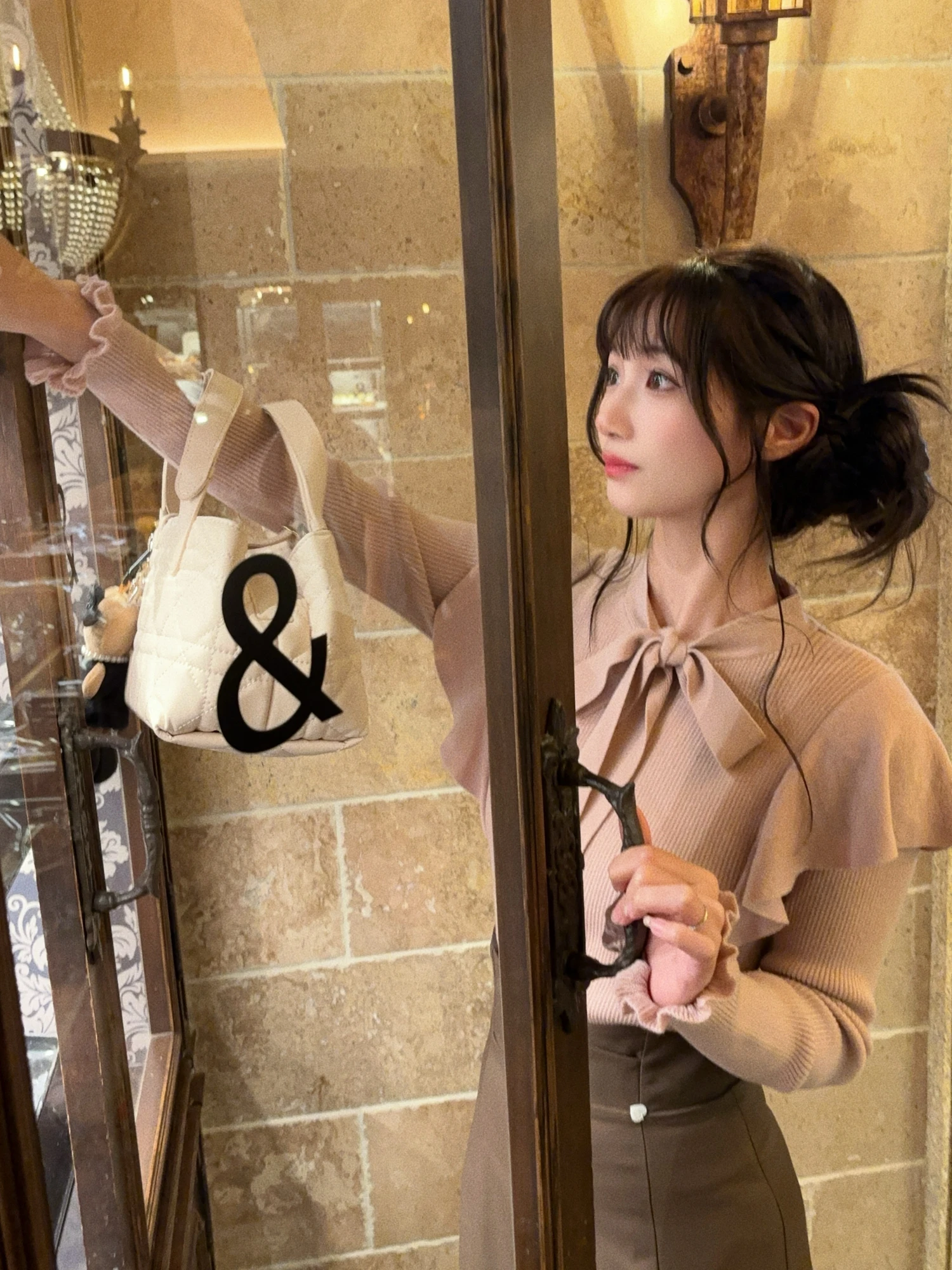 

Ele Honeyrubao Knitted Top with Bow Tie And Lace Trim Wool Blend Material Women's Faion Autumn 2025 Sle