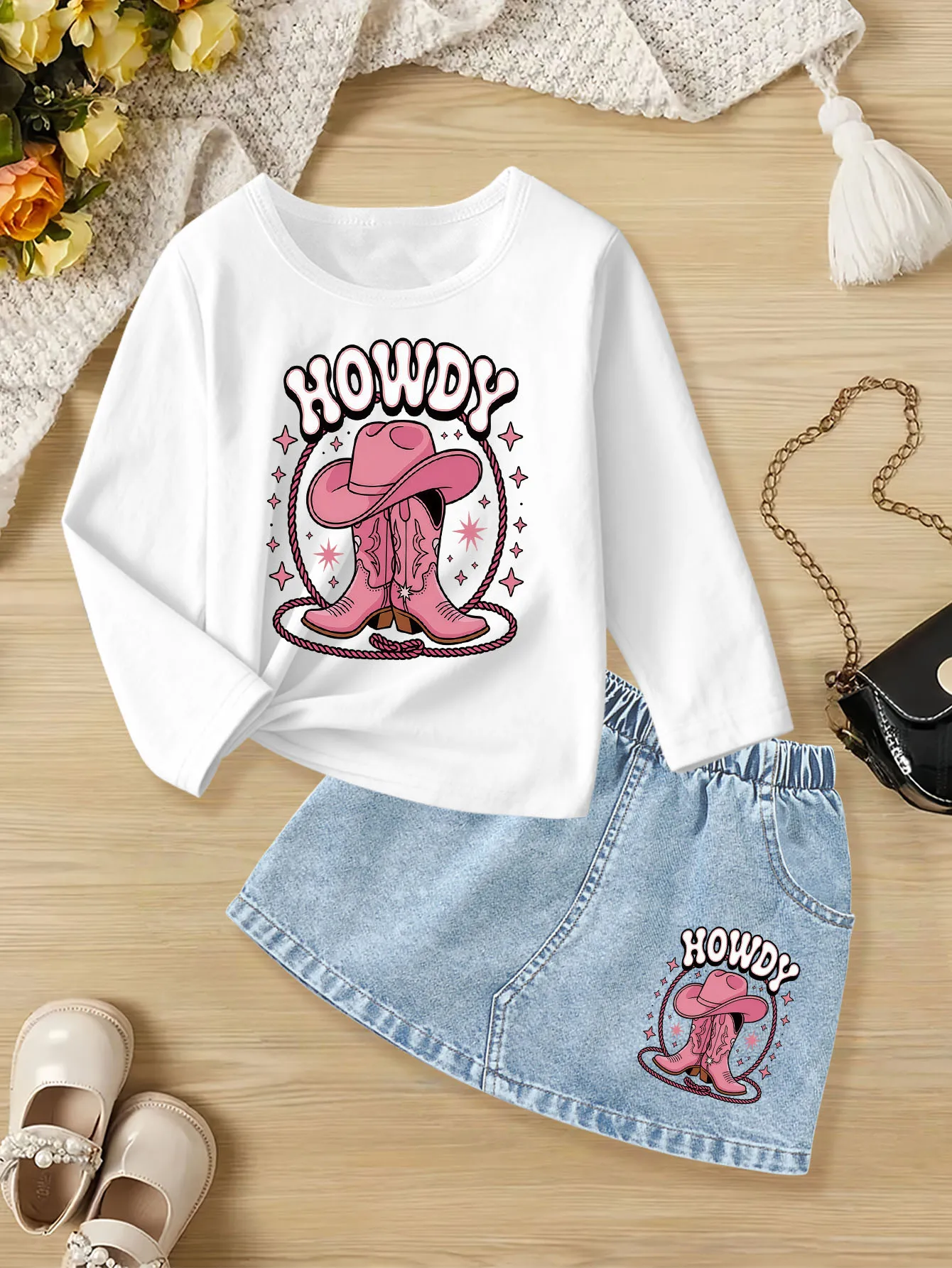 

Комплект из 2 предметов: футболка для девочек с принтом розовых сапог и шляпы и джинсовая юбка для осени