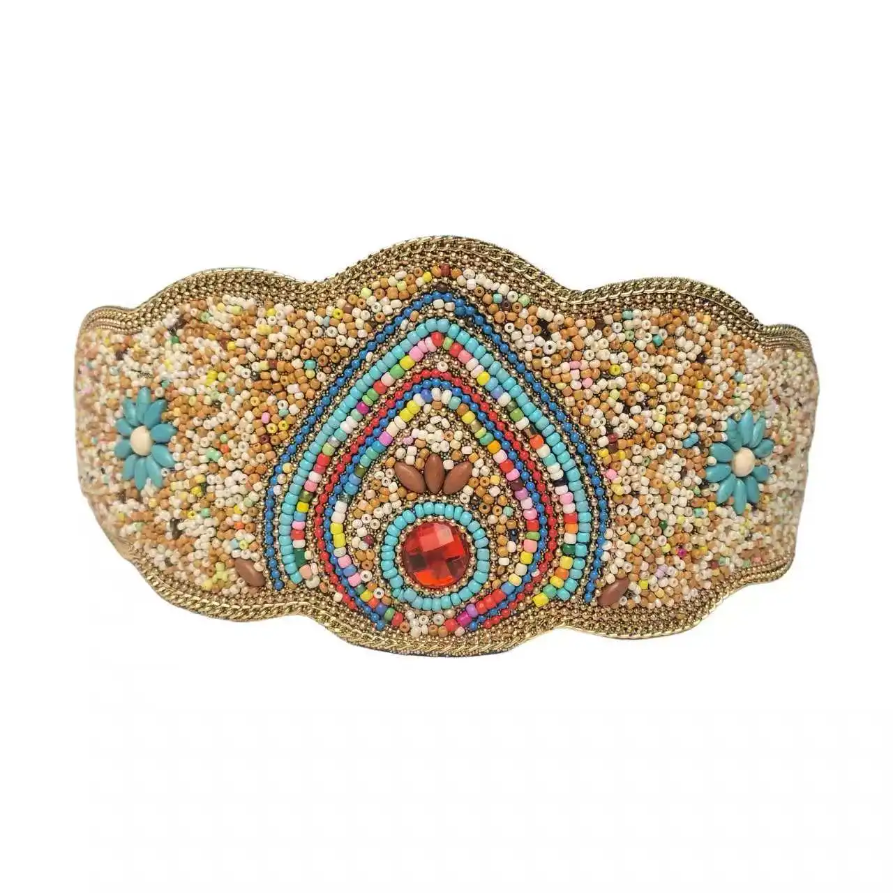 

Золотисто-бежевый градиентный фон, основной элемент — красный камень, инкрустированный разноцветными бусинами, многослойный, регулируемый эластичный пояс, богемный бисерный пояс.