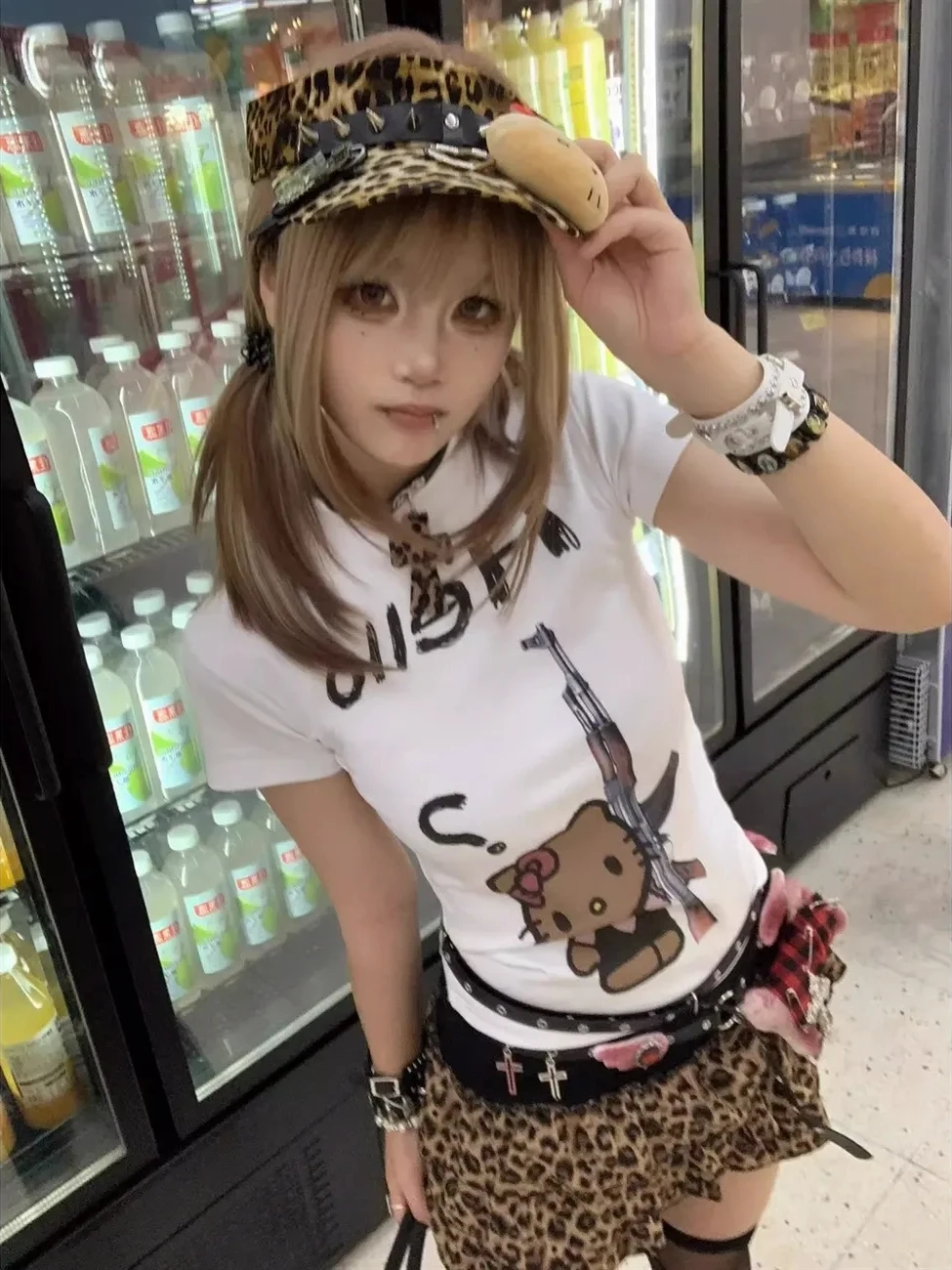 

Футболка Slim Fit с коротким рукавом, новинка 2025 года, в американском стиле Hot Girl, с принтом Hello Kitty, летняя, хлопковая, влагоотводящая