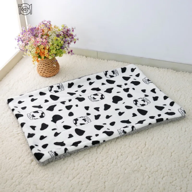 Manufacturer Wholesale Petmat Thickeneded Autumnand Winter Warm Cat Anddog Blanket Seat Cushionsleeping Mat Soft Nest Mat