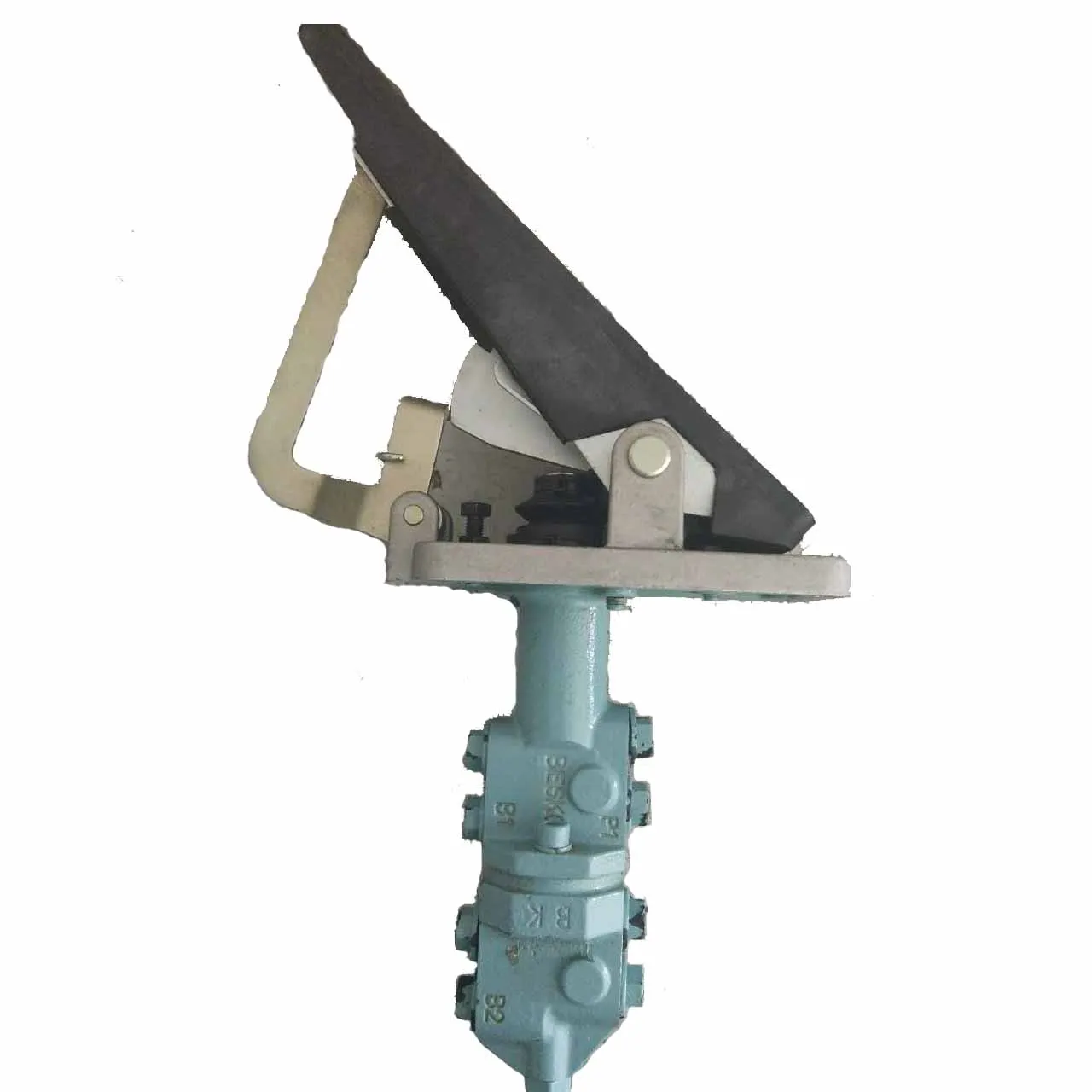 

DH150W DH130W DH210W DH60W Travel Foot Pedal Valve pilot Valve 2420-9428B 410102-00035