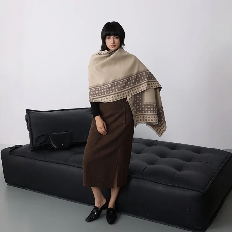 

Women's Autumn/Winter Retro Scarf, Versatile Korean-style Polka Dot Reversible Color-blocked Thickened Warm Shawl