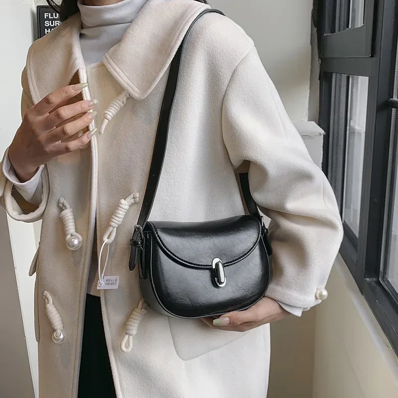 

Fashionable Women's Gold Chain Crossbody Bag | Niche - Style Design, Exquisite Metal Craftsmanship, Adjustable Chain Strap