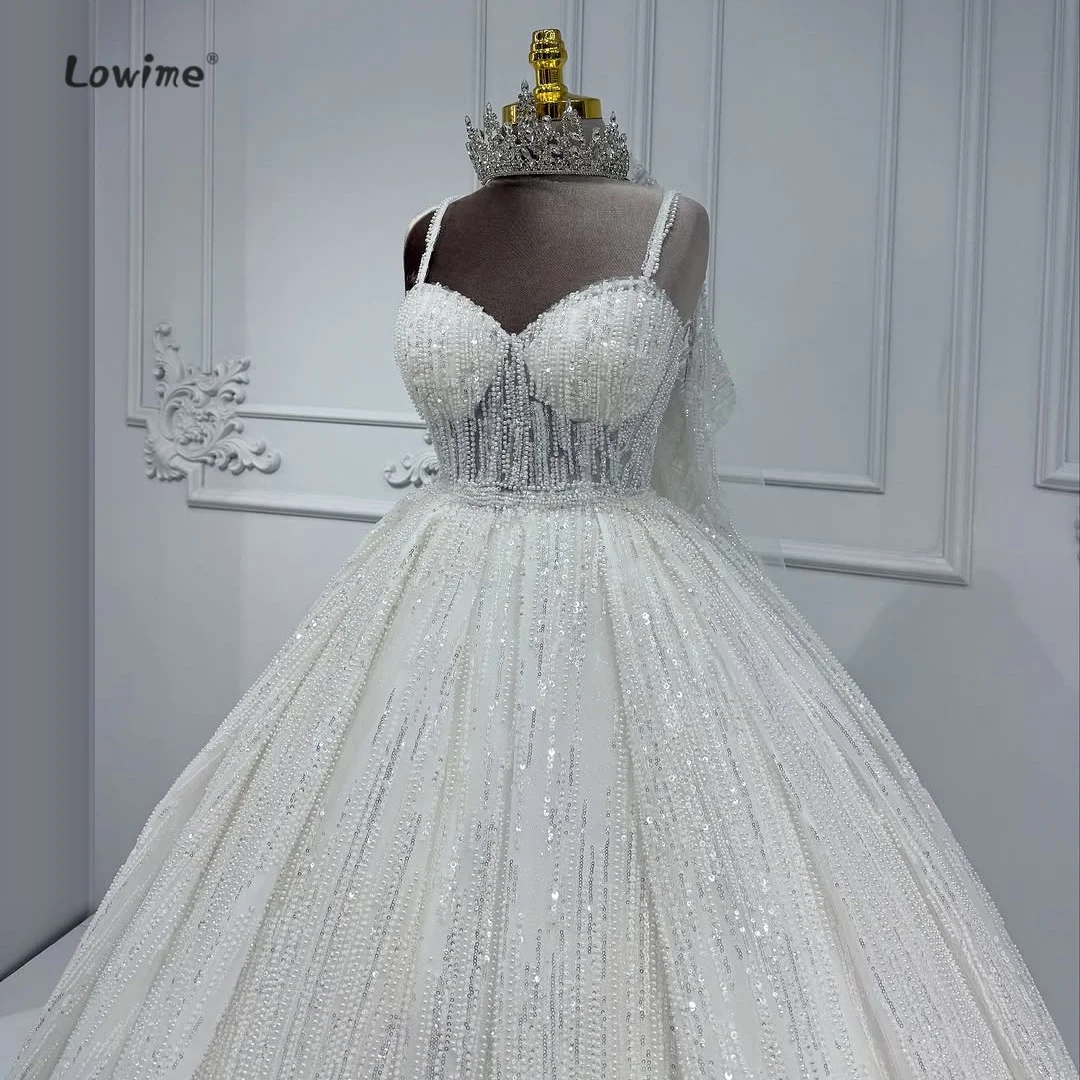 2025 Abito da sposa classico con cinturino sottile Abito da sposa con paillettes di perle Abito da sposa elegante con tutù bianco Realizzato su misura