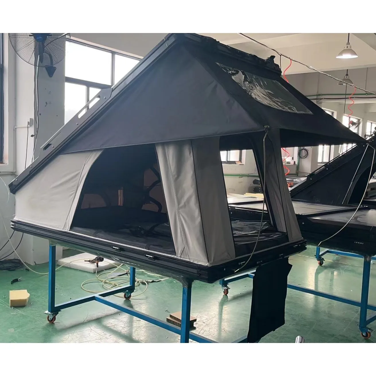 

WJW DZ Advanced Customization Waterproof and Wear-Resistant Hard-Shell Roof Tent Car Garage Camping Pickup Car Roof Tent Car Rea