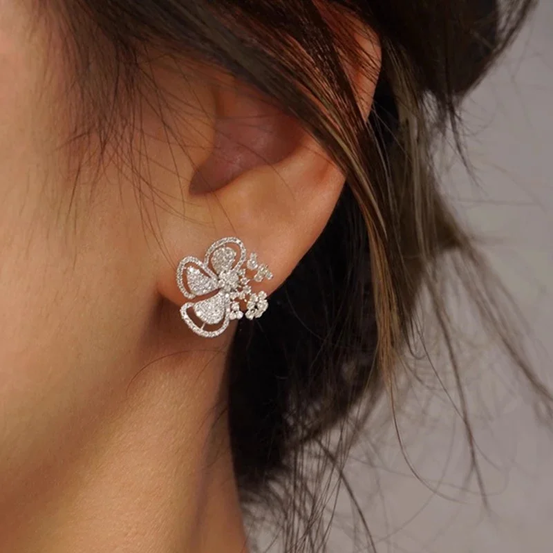 Huitan Chic Blumen-Design-Ohrstecker für Frauen, schillernder Kristall, Zirkonia, romantische Braut, Hochzeit, Ohrringe, trendiger Schmuck