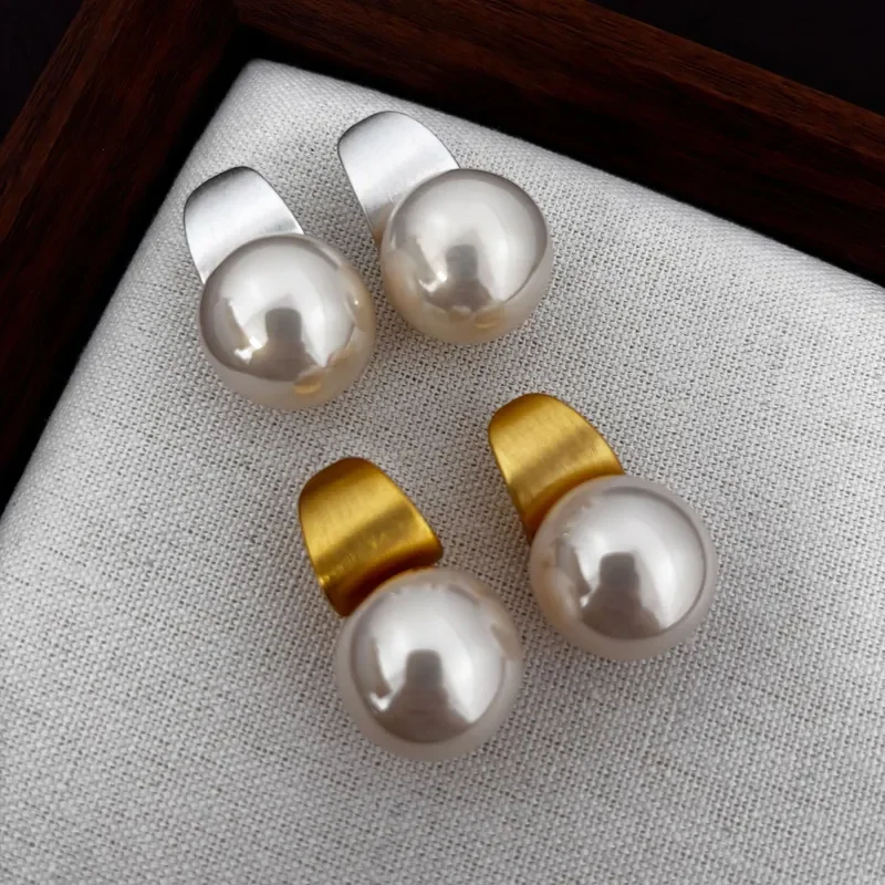 French matte metal large pearl stud earrings cold wind geometric curved bead earrings gold and silver two-color commuting