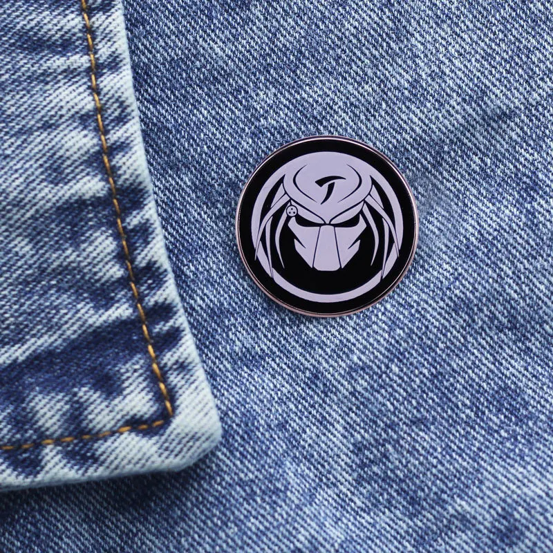 Predator Cosplay Kostuum Props Metalen Badge Revers Pin Lichtmetalen Rugzak Broche Accessoires