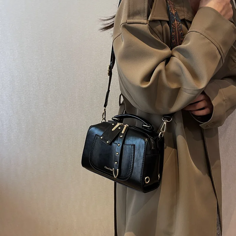 Sac messager en cuir rétro pour femme, rivet, bandoulière, vintage, pack initié, populaire, petit, sac à main 600