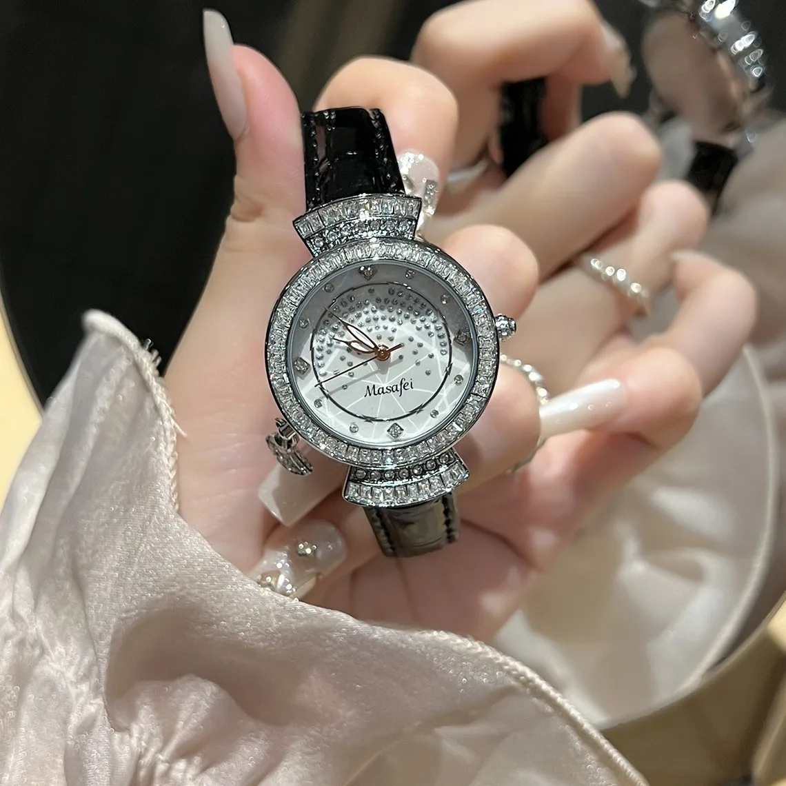 Women's Quartz Watches Diamond Pendant Inlaid Diamond Dial Watch Various Colors Leather Strap Optional Waterproof Clock Gifts