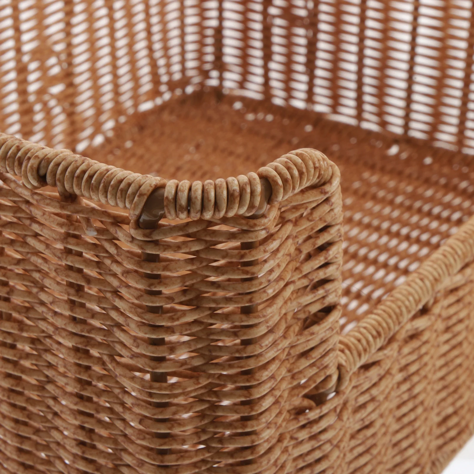 

Large Capacity Desktop Household Sundry Organizer Container Imitation Rattan Basket For Home Kitchen Decoration Fruit Snacks