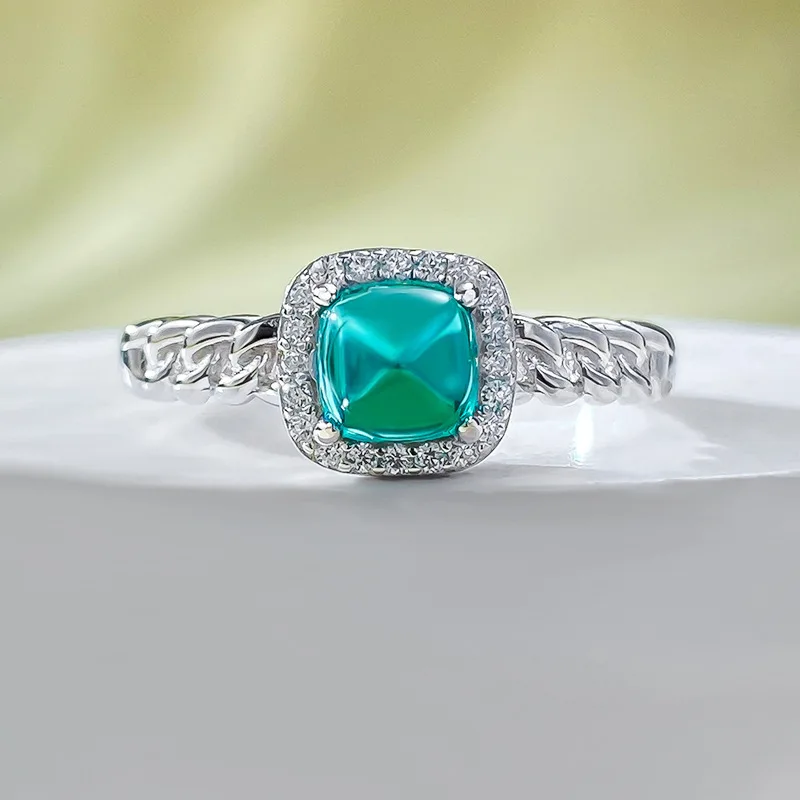 The New S925 Silver Simulated Emerald 5 * 5 SugarTower Ring Is A Daily Fashionable and Minimalist Style with A Niche Personality