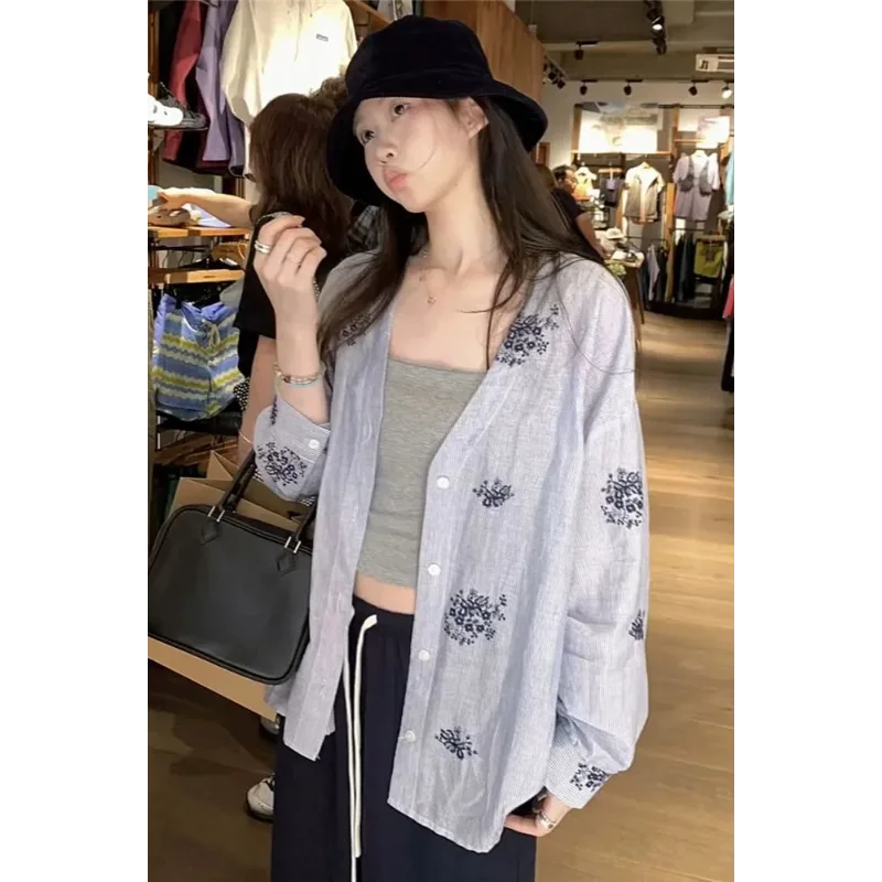 

2025 New Vertical Stripe Shirt Women's Long Sleeve Design Niche Lightweight Sun Protection Top